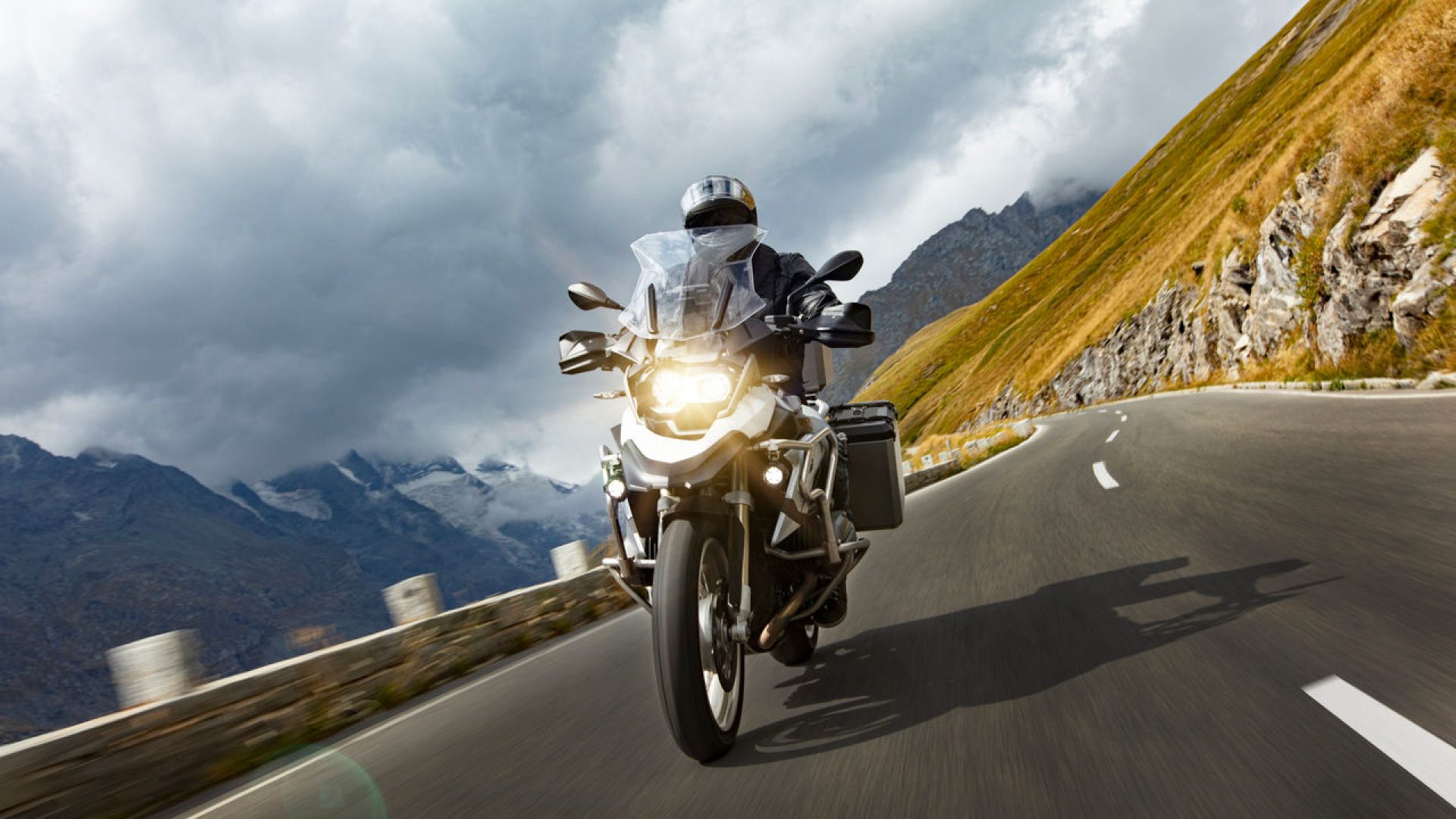Motorrad_am_Bergpass