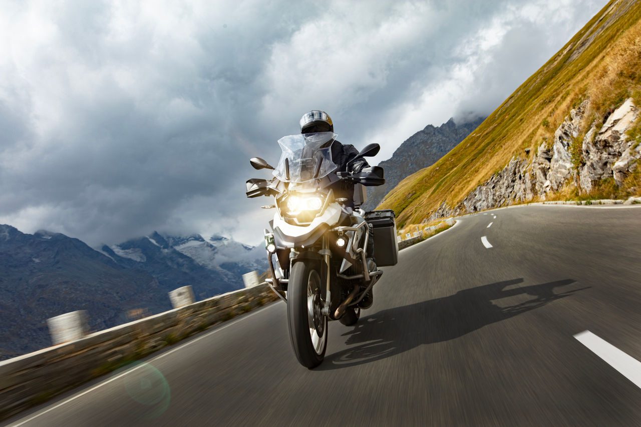 Motorrad_am_Bergpass