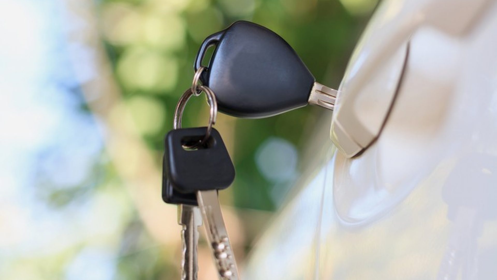 autoschluessel_an_auto