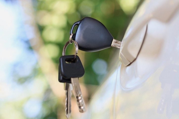 autoschluessel_an_auto